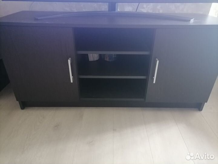 Продам тумбу под телевизор