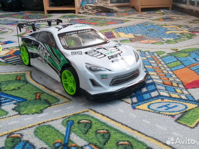 Машина на радиоуправлении для дрифта
