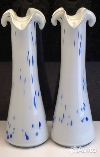 Парные вазы. молочное стекло, винтаж