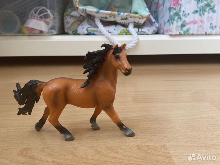 Лошадь фигурка