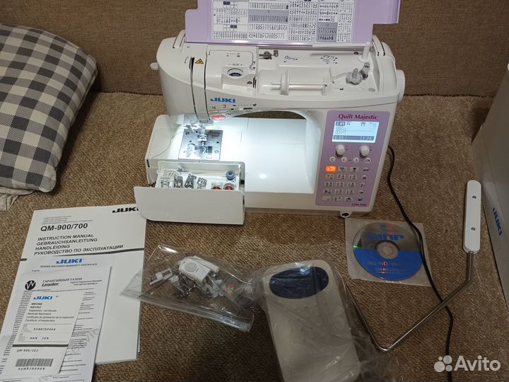 Швейная машина Juki QM-900