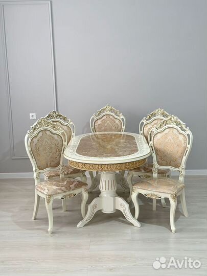 Стол обеденный. В наличии