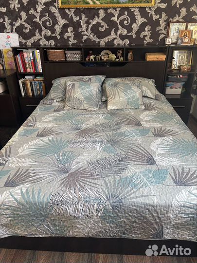 Кровать двухспальная с матрасом