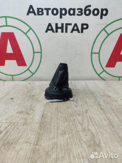 Кожух ручки кпп Mitsubishi Lancer 9 CS3W 4G18 2006