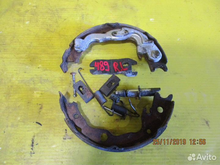 Колодки ручного тормоза зад Слева nissan serena MR