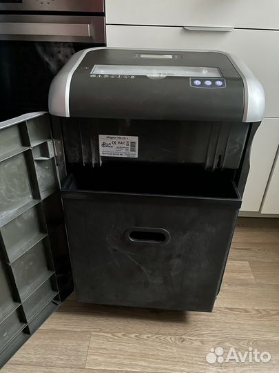 Уничтожитель бумаги/шредер