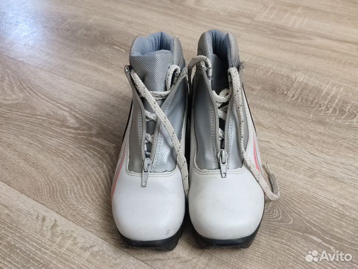 Лыжные ботинки детские 34 размер
