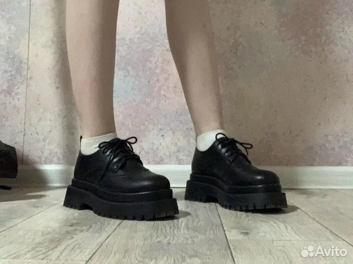 Кроссовки, Лоферы