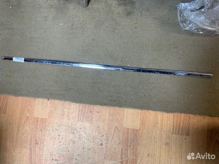 Молдинг передней левой двери Volkswagen Passat