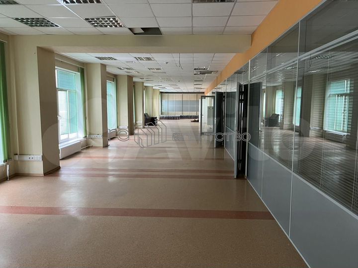 Офис с парковкой