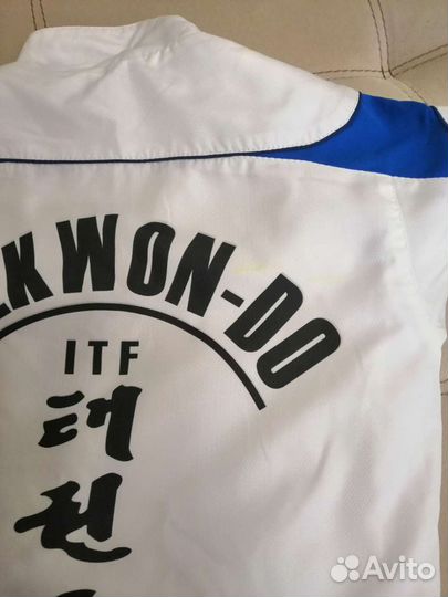 Спортивный костюм для тхеквондо