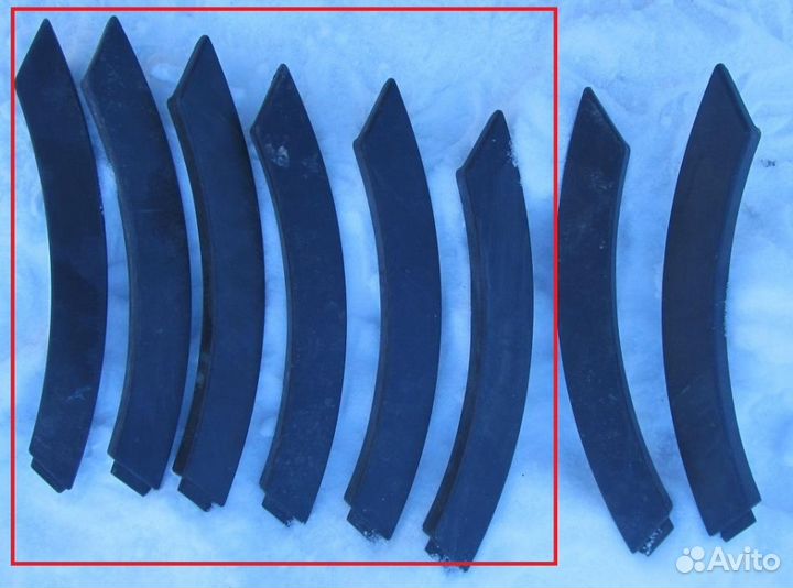 Range Rover Evoque Уголок задней двери прав левый