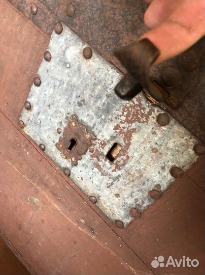 Сундук старинный