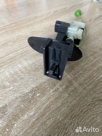 Замок лючка бензобака volvo