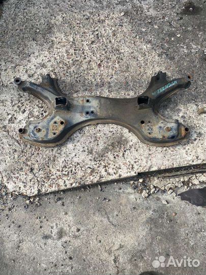 Балка под двс Toyota Wish 1-ое поколение ZNE14G