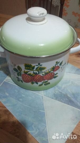 Кастрюли,крышки к сковородкам