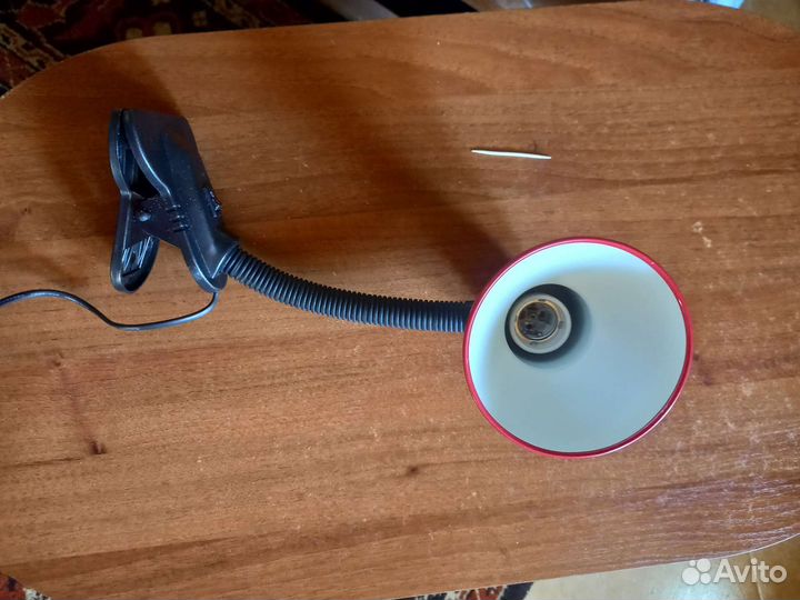 Продам настольную лампу