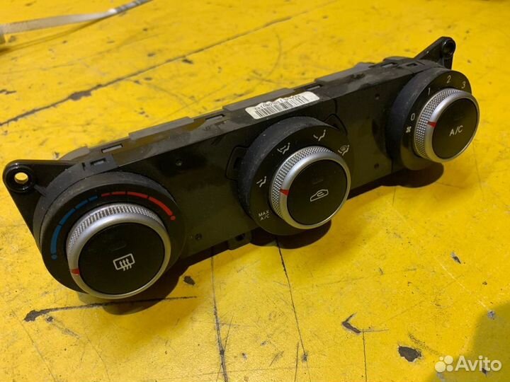 Блок управления отопителем Kia Ceed 2009-2012