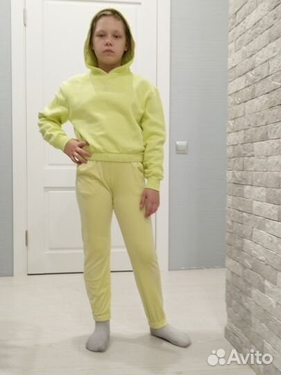 Шикарный велюровый лимонный комплект 140-146 см