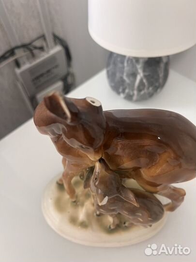 Фарфоровая статуэтка олениха с олененком