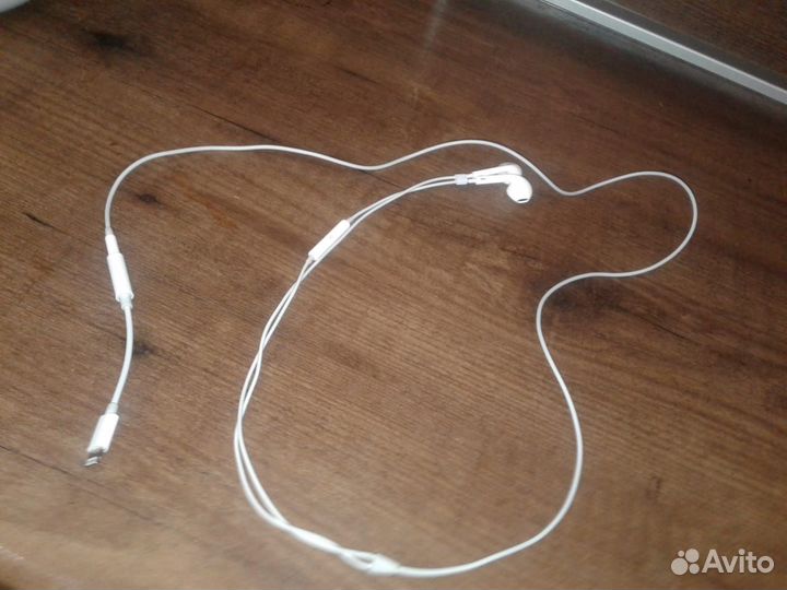 Наушники для iPhone проводные