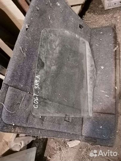 Митсубиси кольт стекла