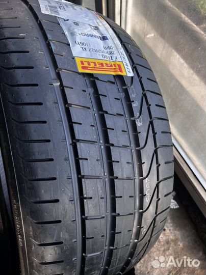 Pirelli P Zero 315/30 R22 и 285/35 R22
