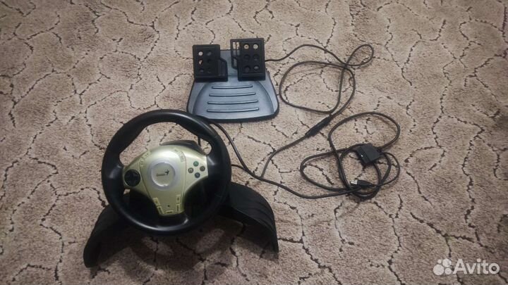 Игровой руль с педалями