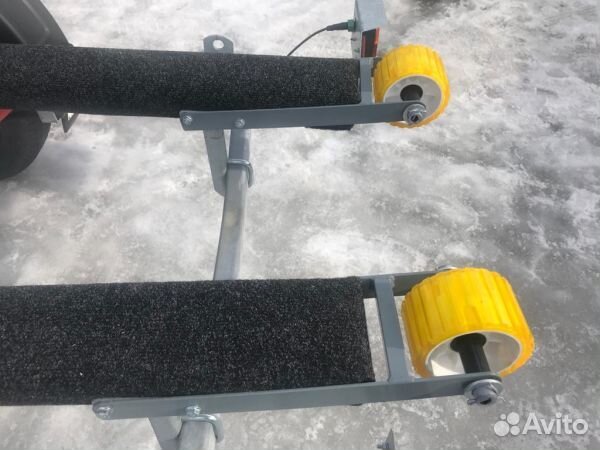 Опорные ролики на ложементы прицепа в сборе (в ко