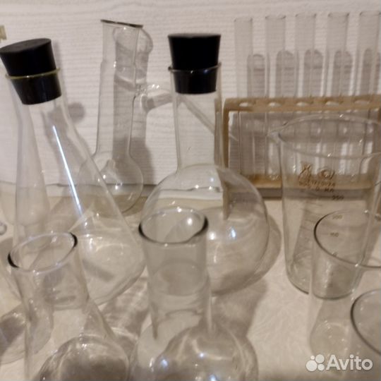 Лабораторная стеклянная посуда, аптечные весы СССР