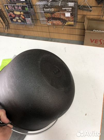 Казан чугунный походный