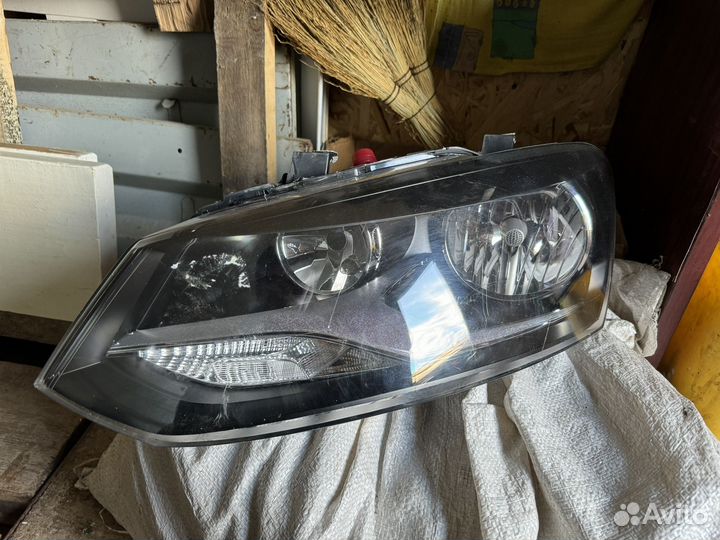 Фара передняя правая на volkswagen polo
