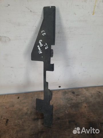 Накладка на рамку радиатора передняя левая Seat