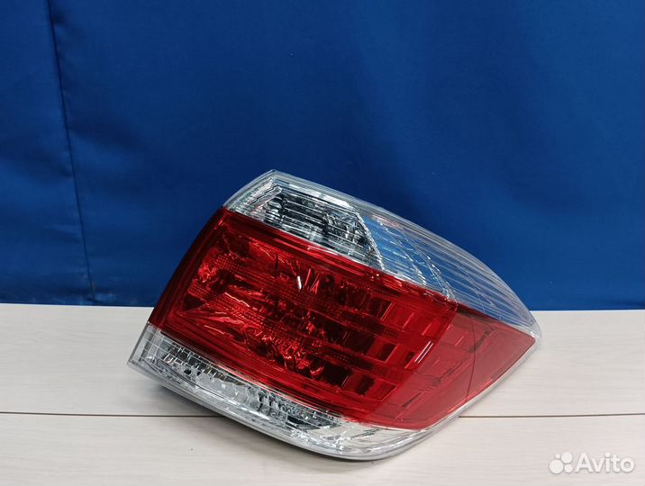 Фонарь правый Toyota Highlander 2 У40 2007-2013