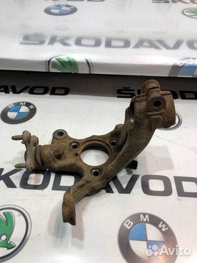 Кулак поворотный передний правый Skoda Octavia A7