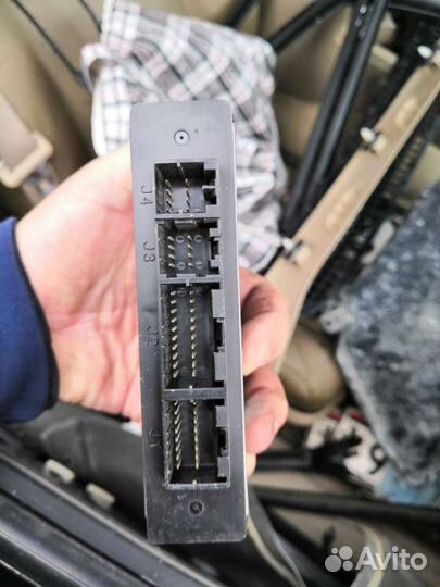 Блок управления правой передней дверью cadillac st