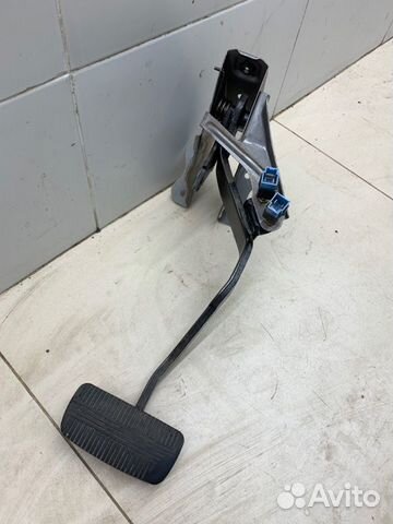 Педаль тормоза Nissan Liberty QR20 2.0 147Л 2002