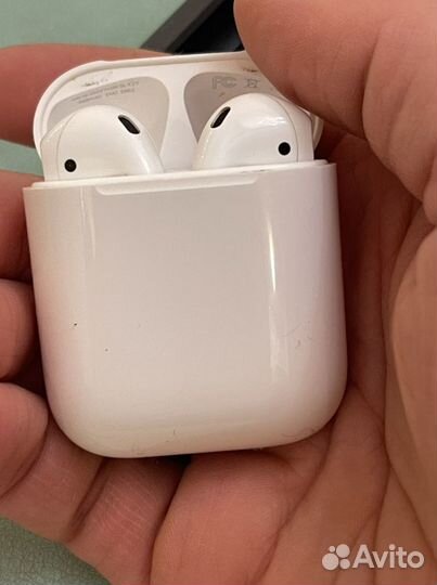 Беспроводные наушники apple airpods
