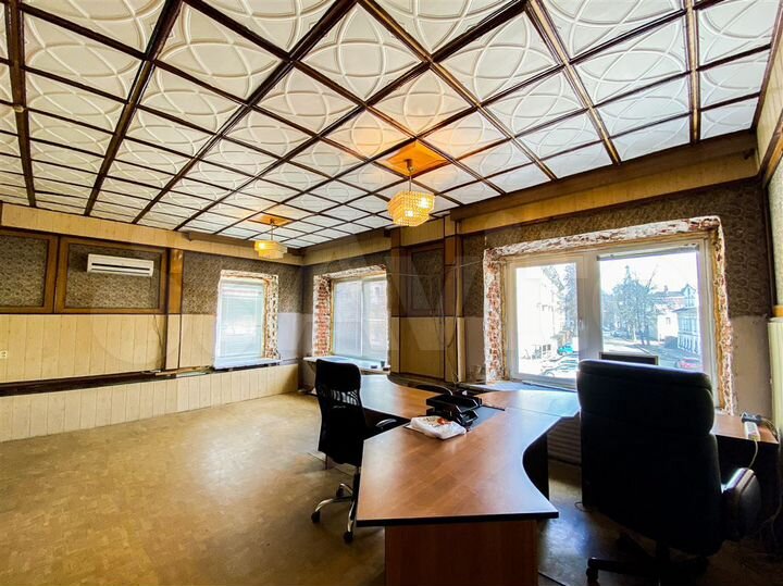 Видовой лофт в историческом центре, нежилое здание