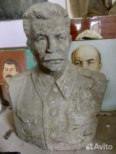 Бюст Сталина