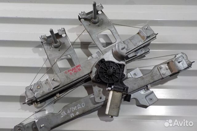 Рено Сандеро электростеклоподъёмники есть все