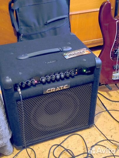 Басовый комбоусилитель