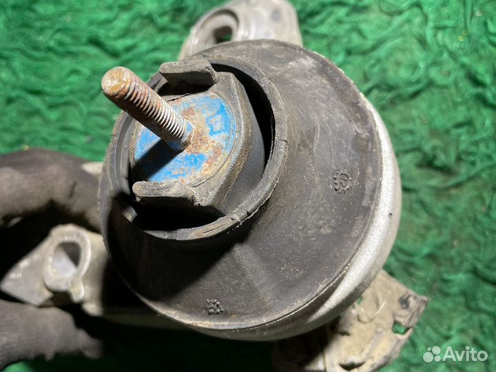 Опора двигателя передняя правая в сборе audi a6c5