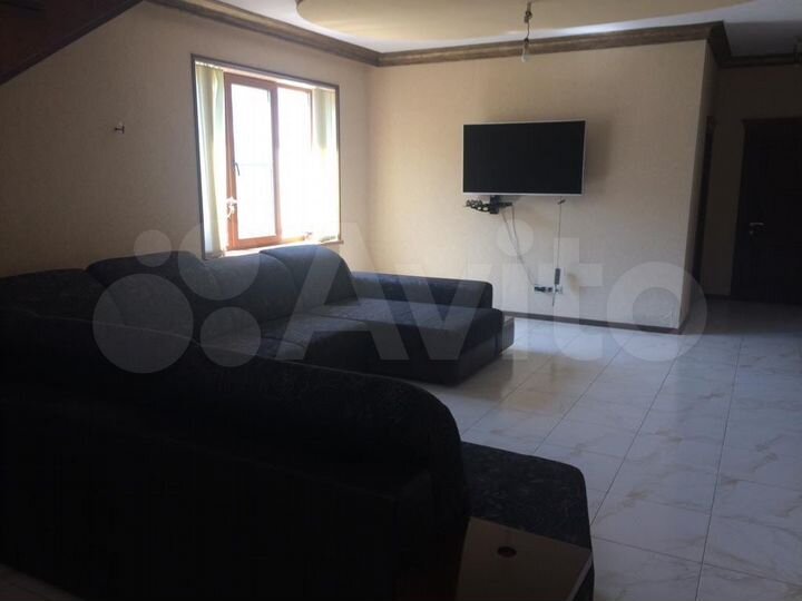 Дом 242 м² на участке 4,9 сот.