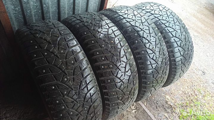 Bridgestone Blizzak Spike-02 SUV 235/55 R18