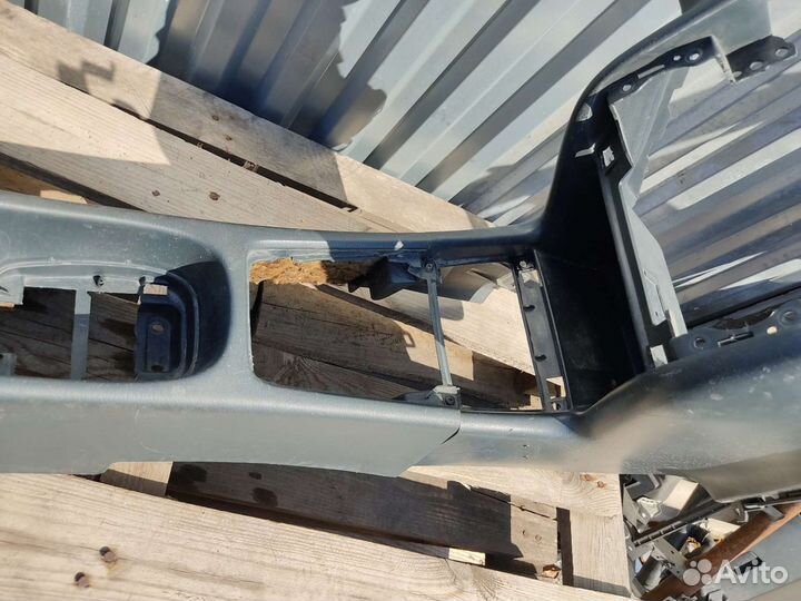 Консоль-подлокотник(борода) ниссан