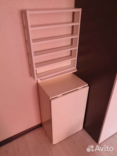 Маникюрный стол складной бу и полка