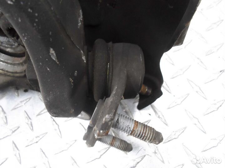 Кулак поворотный правый Volkswagen Passat CC 357