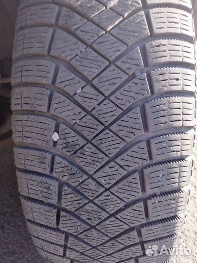 Pirelli Ice Zero SUV 225/65 R17