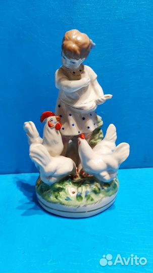 Фарфоровая статуэтка